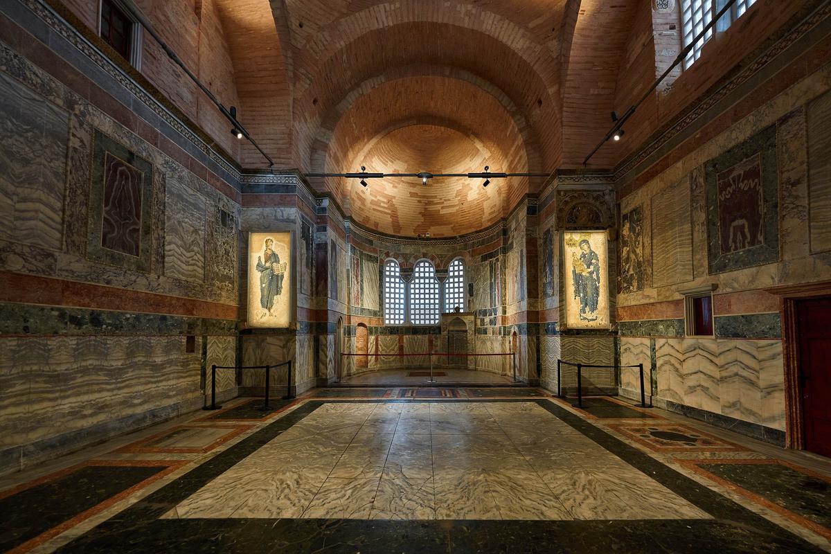 The apse is flanked by figures of Christ and the Virgin and Child, while the Ottoman-era mihrab sits slightly right of center, oriented toward Mecca. Marble covers the floors and walls up to the cornices, with the richly veined panels considered as precious as the mosaics and frescoes themselves. Most of this marble was sourced from the island of Marmara, historically known as Prokonnessos. (yalcins/Shutterstock)