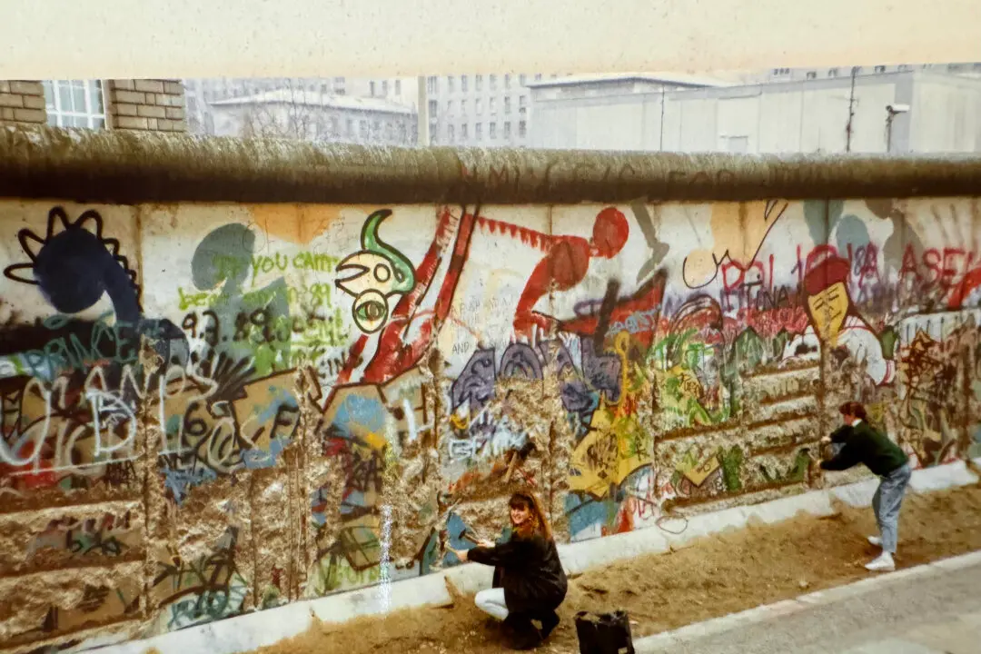 Back in Berlin: A ‘Wall Pecker’ Returns to This Cutting-Edge Capital, Where Past Is Still Present