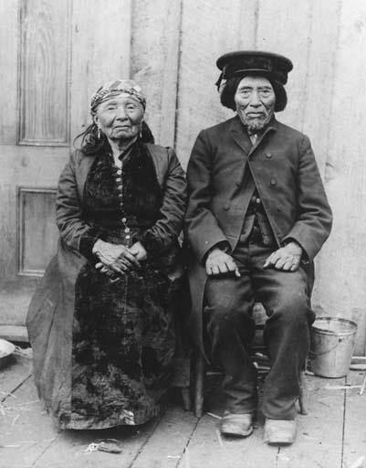 Mrs. Tleboletsa "Madeline" Cheshiahud and her husband Lake John "Old Tom" Cheshiahud in 1904, perhaps the last remaining Native Americans living around Lake Union. (Public Domain)