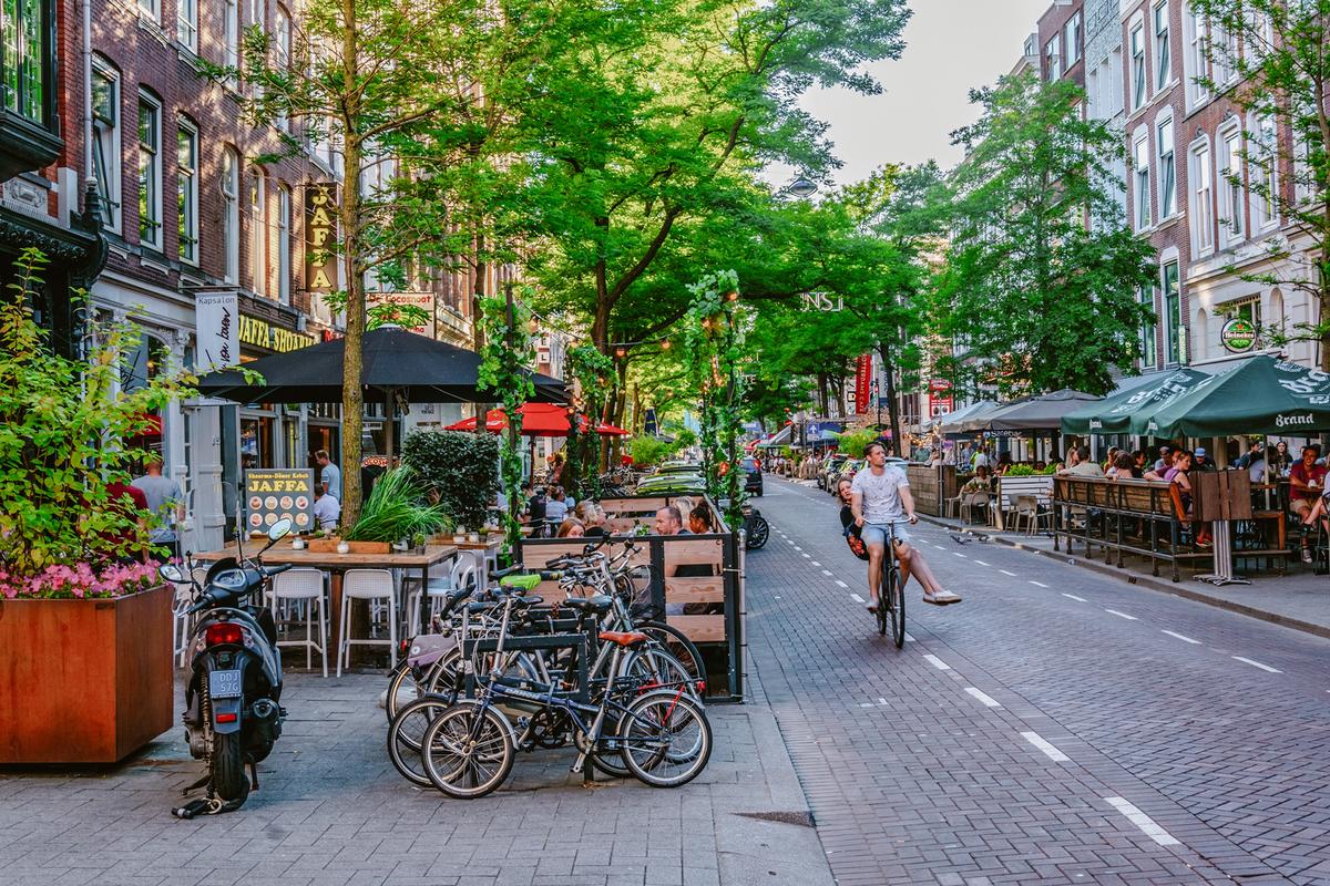 Outdoor dining and pedestrian-friendly streets greet tired tourists. (trabantos/Shutterstock)