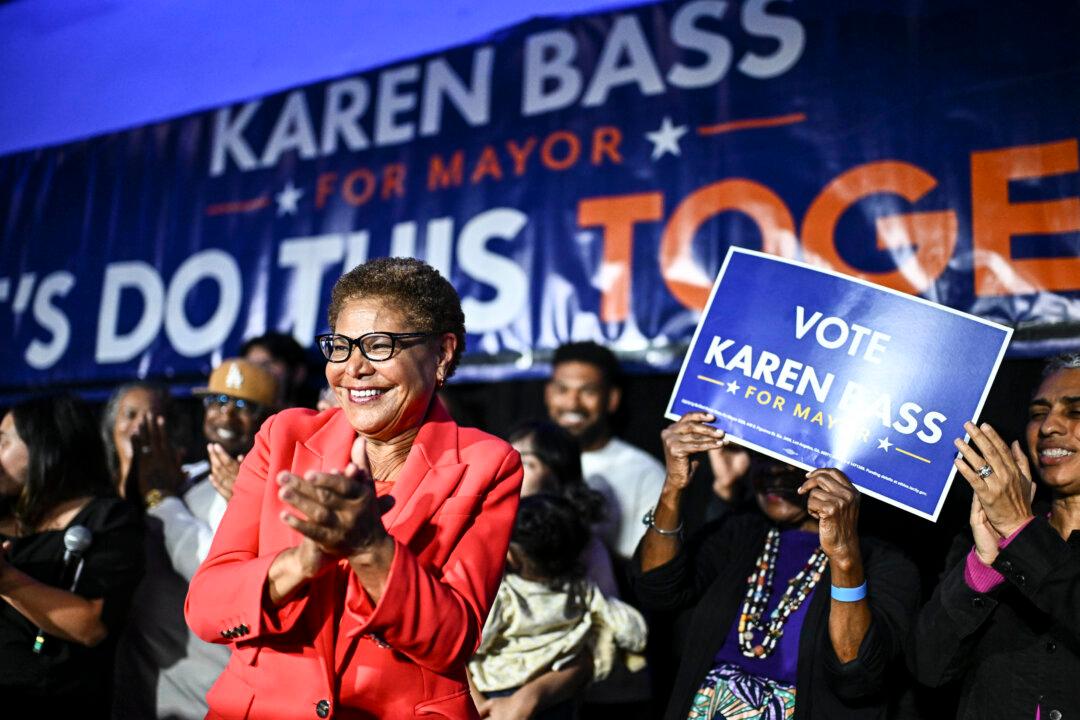 Bass Advances to Runoff in LA Mayor’s Race; Pratt, Naman Vie for Remaining Spot