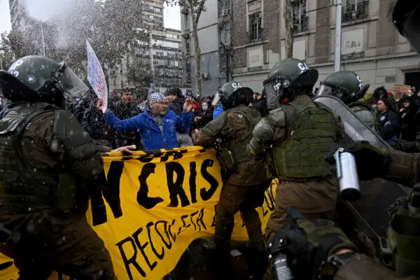 Day in Photos: Demonstration in Chile, Military Helicopter Crash, and Fire in India