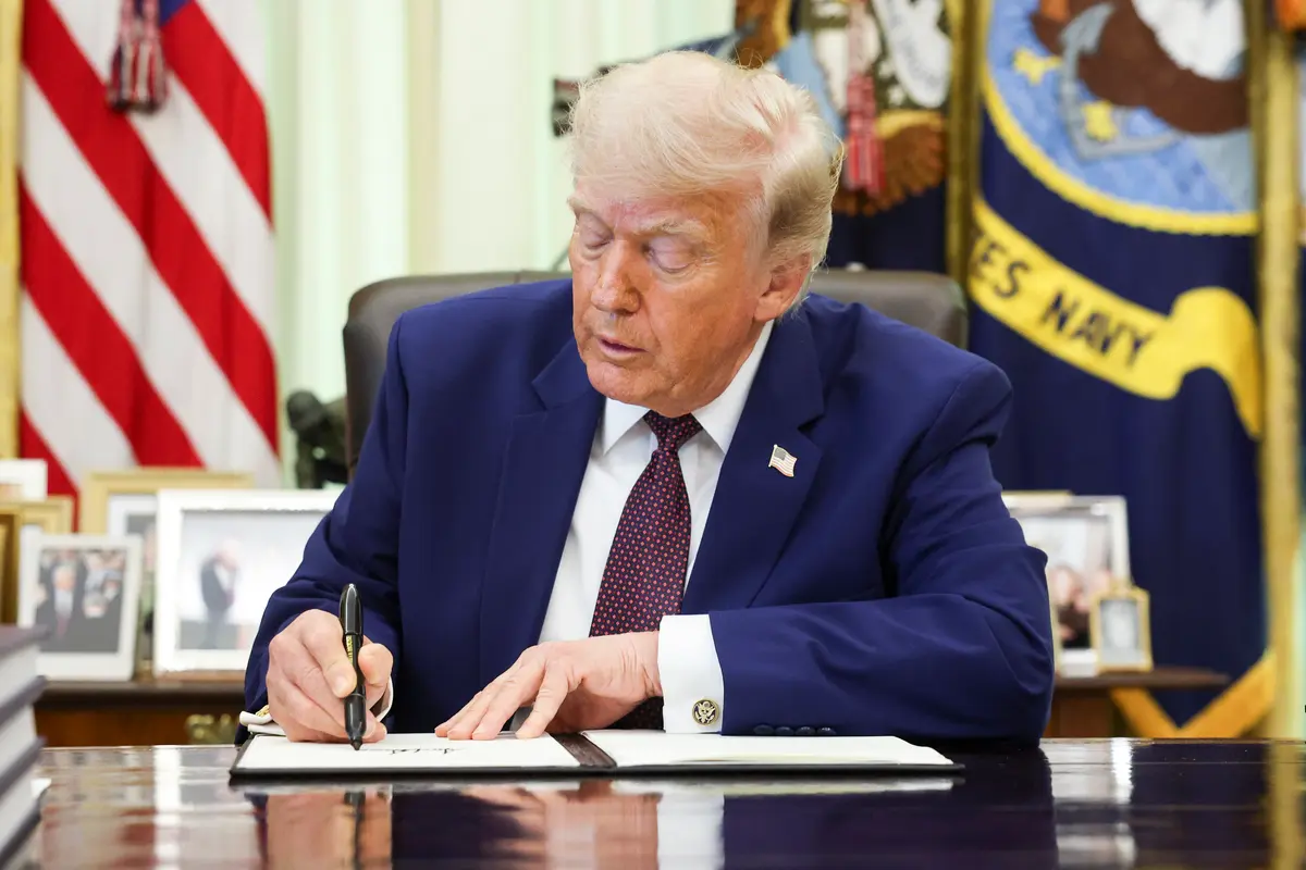 U.S. President Donald Trump signs an executive order during an event in the Oval Office of the White House on June 3, 2026. (Kevin Dietsch/Getty Images)