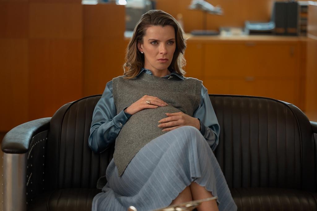 Sydney Bloom (Betty Gilpin), in "Office Romance." (Ana/ Carbalossa/Netflix)