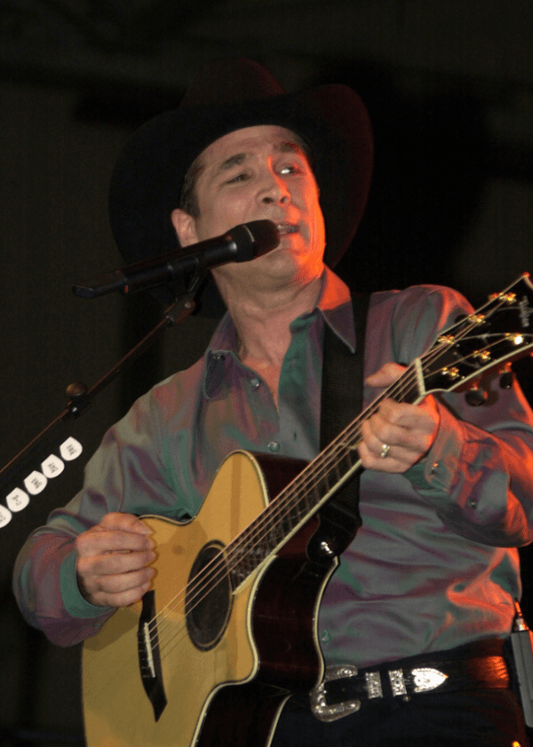 Clint Black in performance at Ramstein Air Force Base in Germany during the 2001 Citizen Patriot Tour. DOW. (Public Domain)