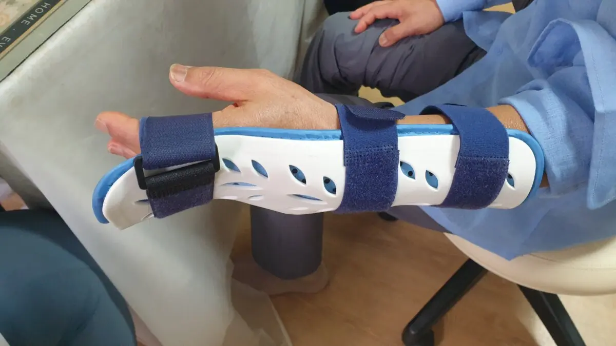 Two Chinese men allegedly attacked Wu, a Falun Gong practitioner, in Jeju Island, South Korea, on June 2, 2026. Doctors diagnosed him with a tendon injury and multiple sprains; his left hand was immobilized. (Courtesy of Falun Gong practitioners in South Korea)