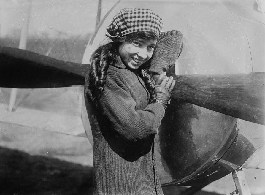 Katherine Stinson, the 19-year-old girl aviator. Library of Congress. (Public Domain)