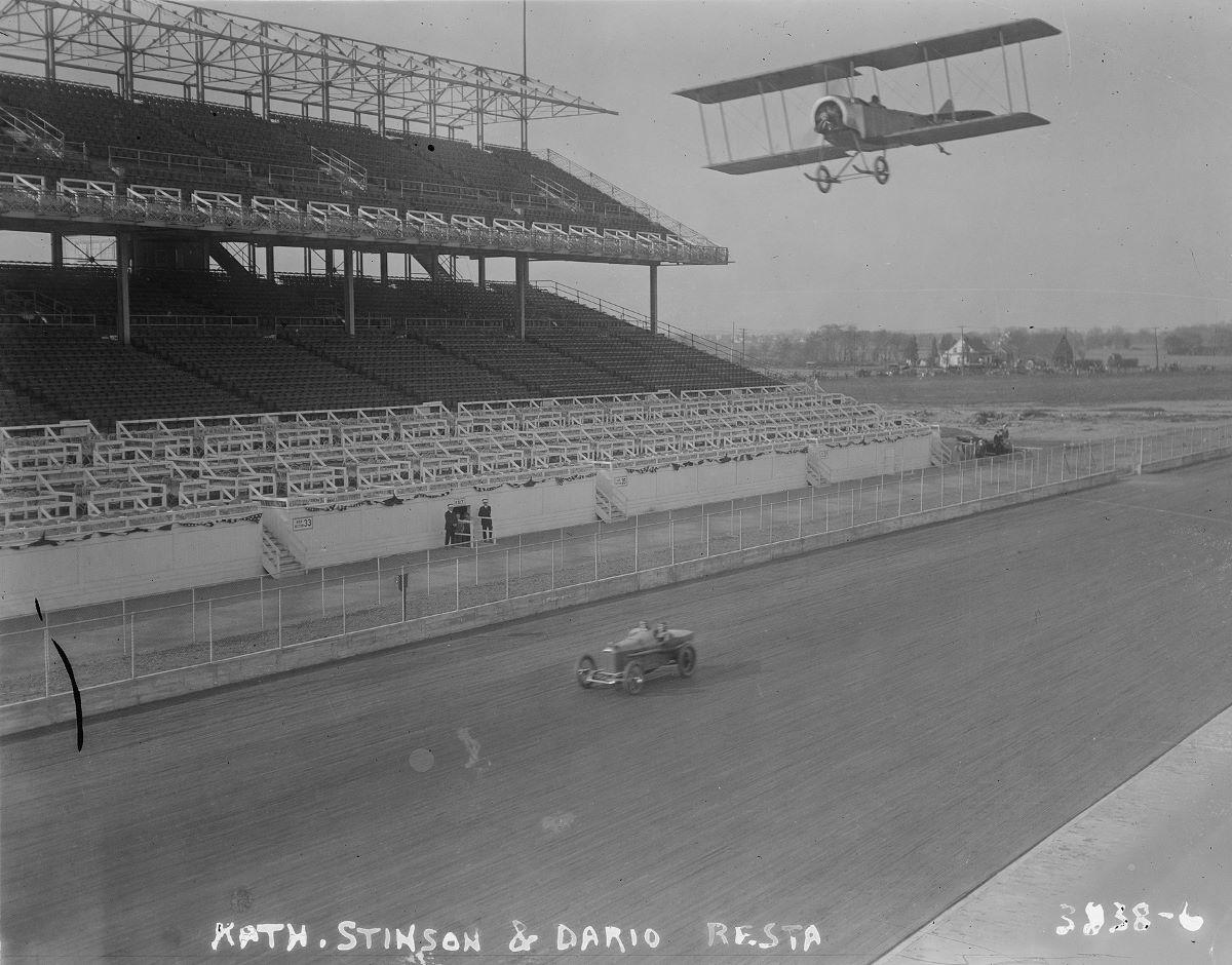 Aviatrix Katherine Stinson racing the 1916 Indy 500 champion Dario Resta. Library of Congress. (Public Domain)