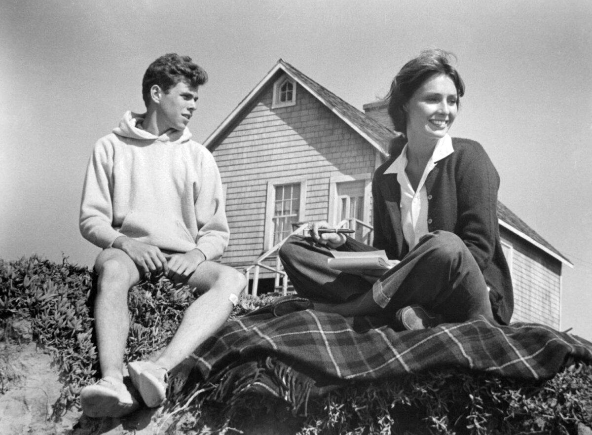 Hermie (Gary Grimes) and Dorothy (Jennifer O'Neill), in "Summer of '42." (Warner Bros)