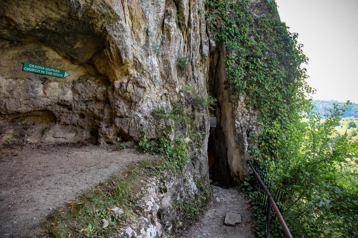 Entrance to a rock-hewn Church of Ivanovo. (<a title="User:Haros" href="https://commons.wikimedia.org/wiki/User:Haros">Hans A. Rosbach</a>/<a title="Category:CC-BY-SA-3.0" href="https://commons.wikimedia.org/wiki/Category:CC-BY-SA-3.0">CC-BY-SA-3.0</a>)