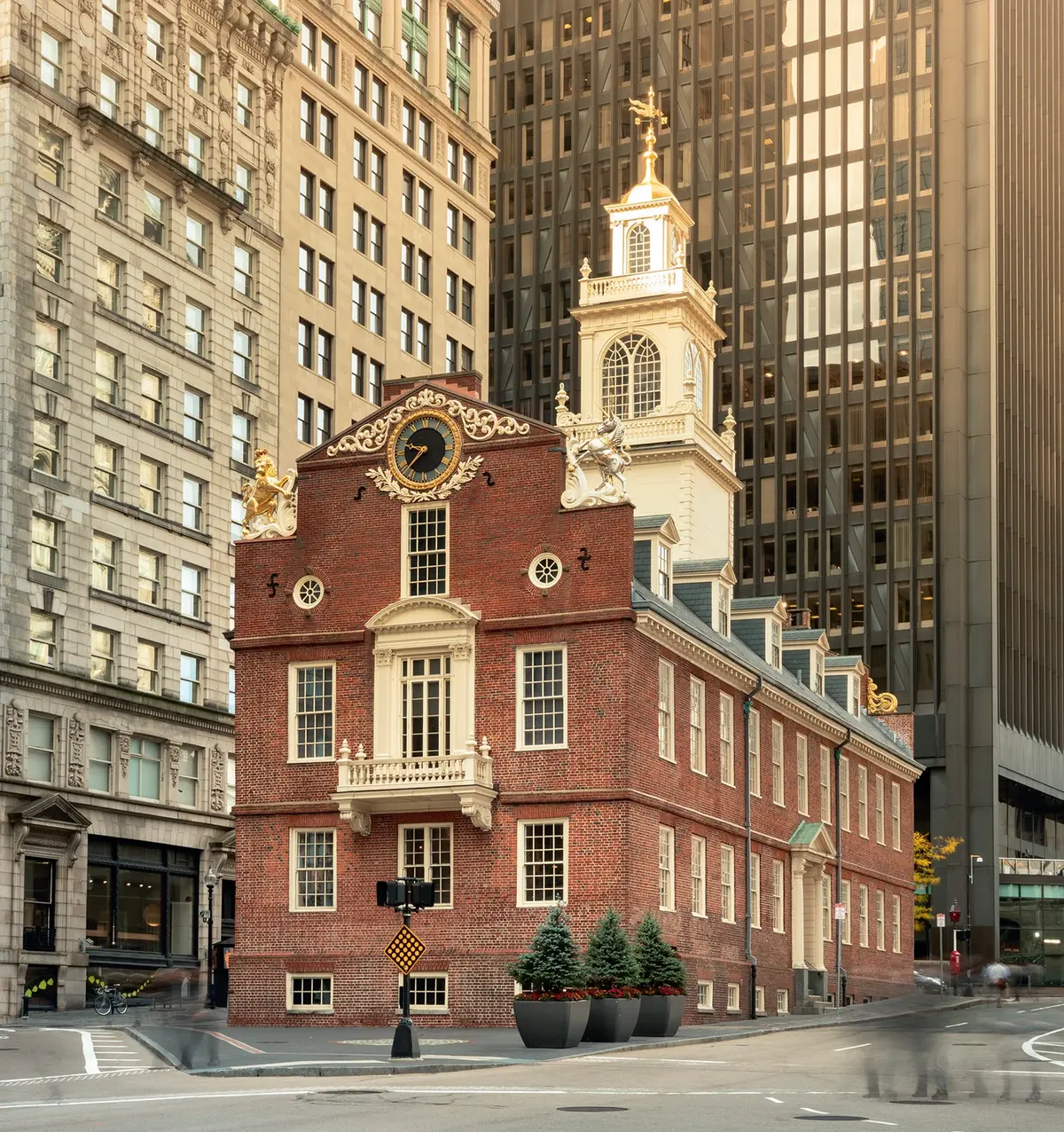 Located along the Boston Freedom Trail, the Old State House bore witness to the 1770 Boston Massacre. A cobblestone memorial marker, surrounded by a brass ring with stars, is embedded in the pavement to the building’s east side. On July 18, 1776, the Declaration of Independence was read aloud to Bostonians from the balcony of the building. (Pgiam/Getty Images)