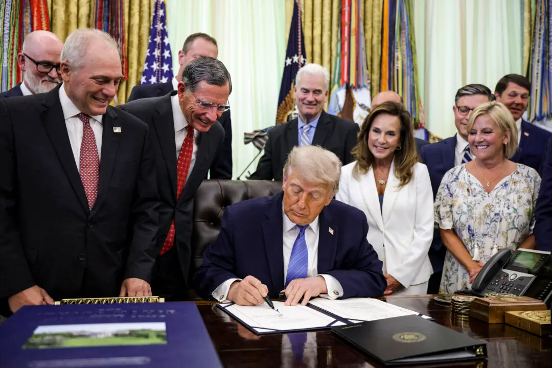 Trump Signs $70 Billion Bill to Fund ICE, Border Patrol for 3 Years