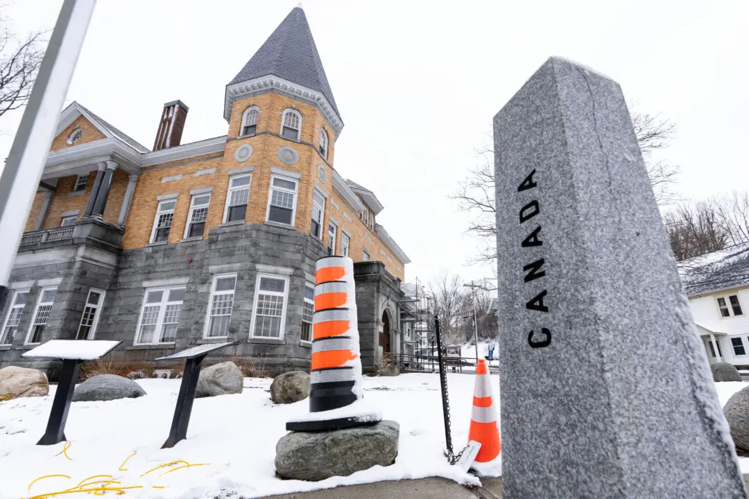 Border-Straddling Library Inaugurates New Canadian Entrance