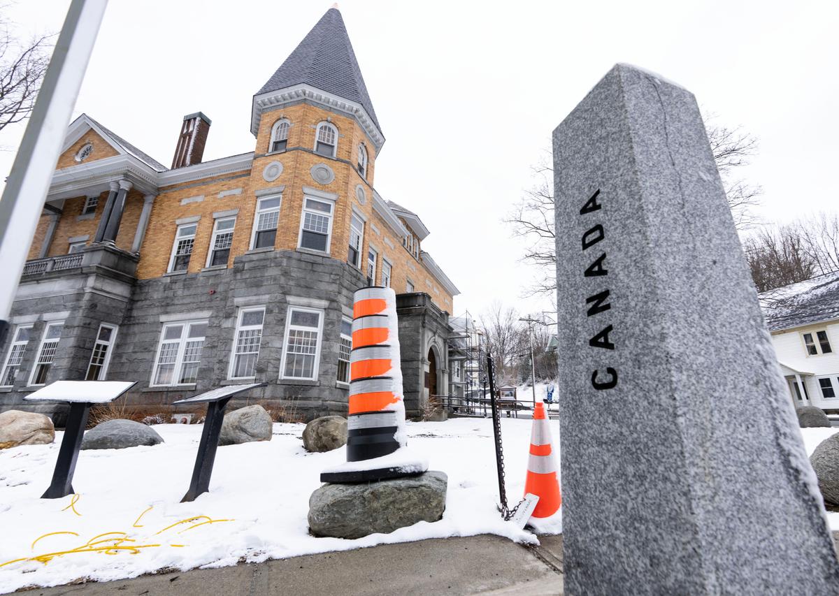 Border-Straddling Library Inaugurates New Canadian Entrance