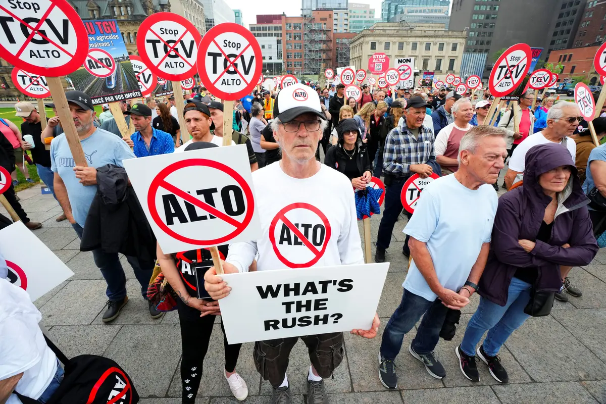 Farmers, MPs Protest Alto High Speed Rail on Parliament Hill