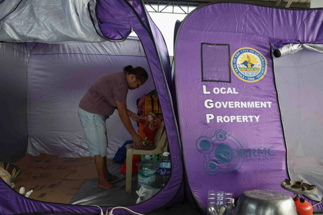 Philippine Town Seeks Immediate Airlift of Food to Ease Hunger in Quake-Hit Villages