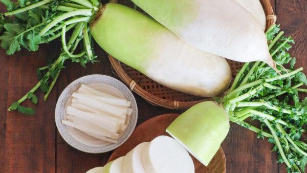 Jeju winter radish reveals its crisp, dense interior and pale green stems. (Korea Radish Export Corporation)