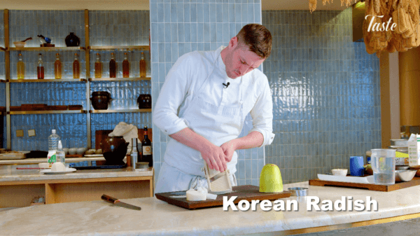 Chef Joseph Lidgerwood prepares Korean radish. (Korea Radish Export Corporation)
