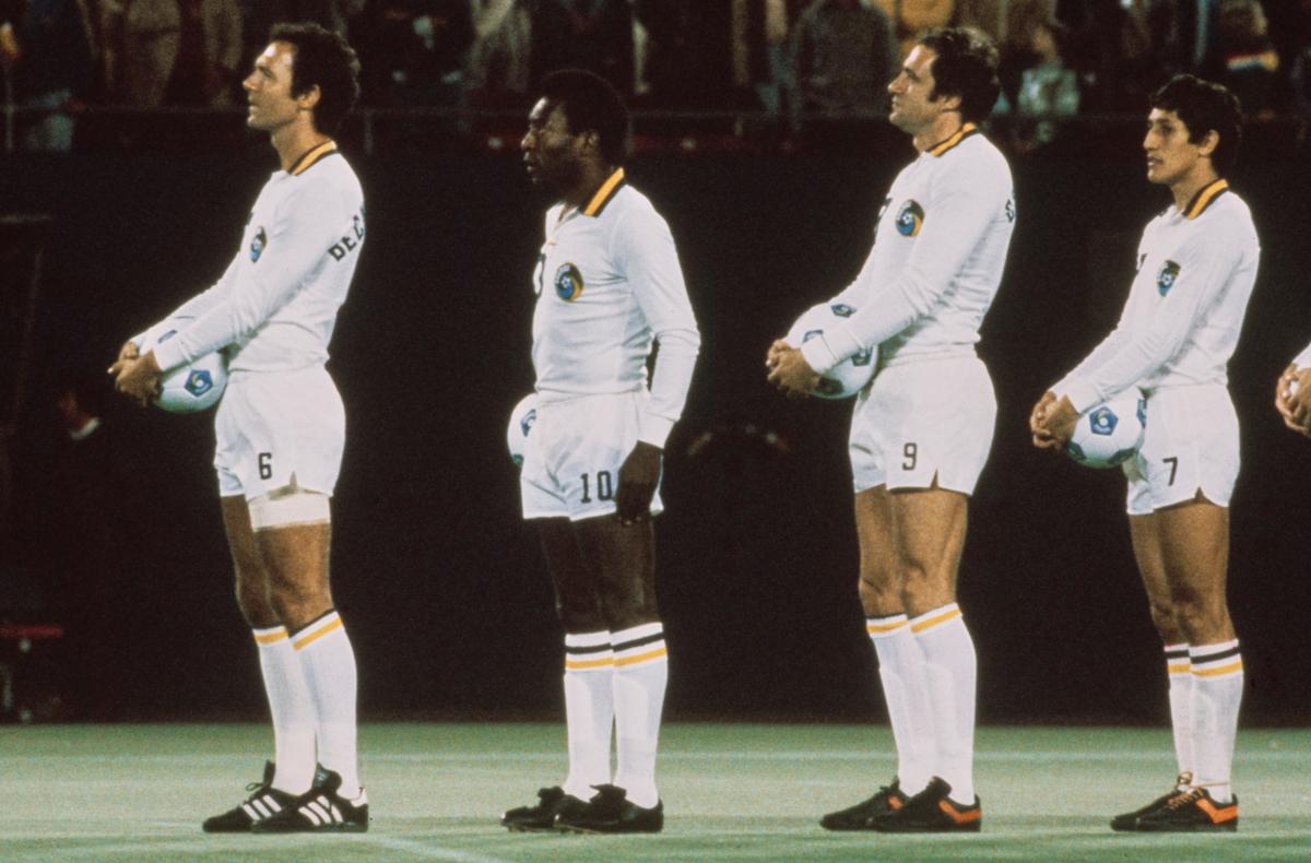 German footballer Franz Beckenbauer, Brazilian former professional footballer Pele, Italian footballer Giorgio Chinaglia (1947-2012), Paraguayan footballer Romerito line up for New York Cosmos, match, circa 1980. (Bongarts/Getty Images)