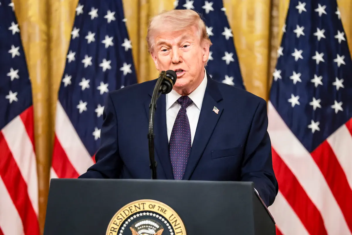Trump Says Ships Starting to Move Through Strait of Hormuz