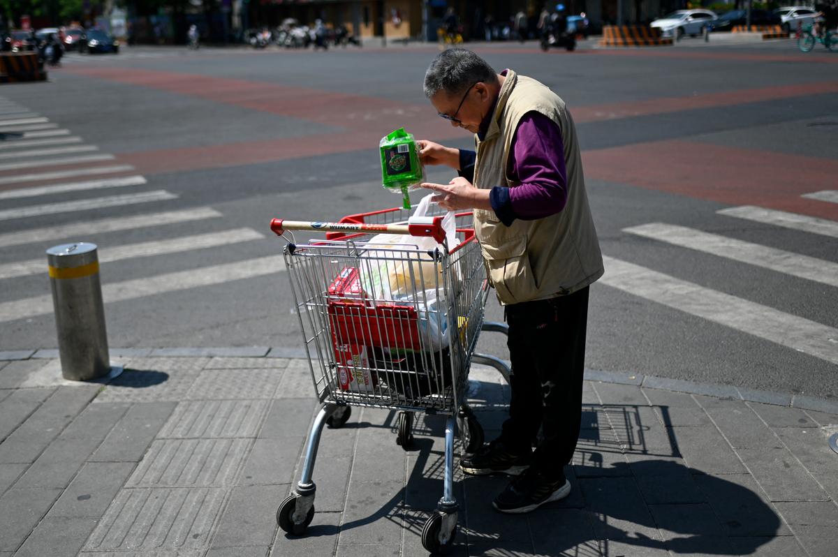 China’s Consumer Spending Slumps as Economic Imbalance Deepens