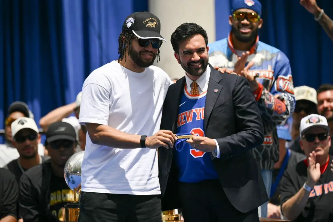 America in Brief: Knicks NYC Parade; White House Terror Plot Foiled