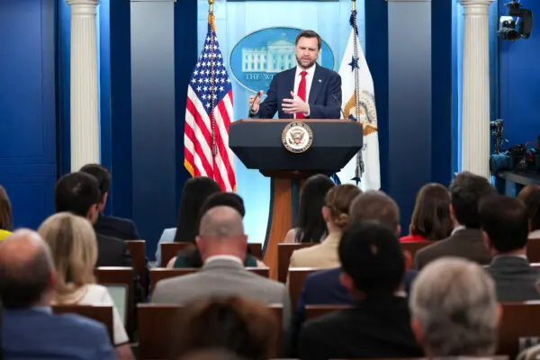 US-Iran Negotiation Talks Postponed; President Trump Awards Medal of Honor to 3 War Heroes | NTD Good Morning (June 19)