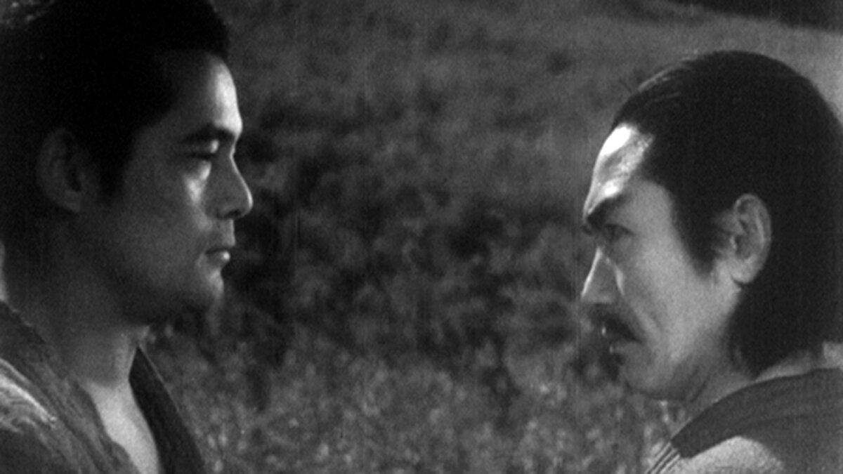 Sanshiro Sugata (Susumu Fujita, L) faces his toughest rival, Gennosuke Higaki (Ryunosuke Tsukigata), in “Sanshiro Sugata.” (Toho)