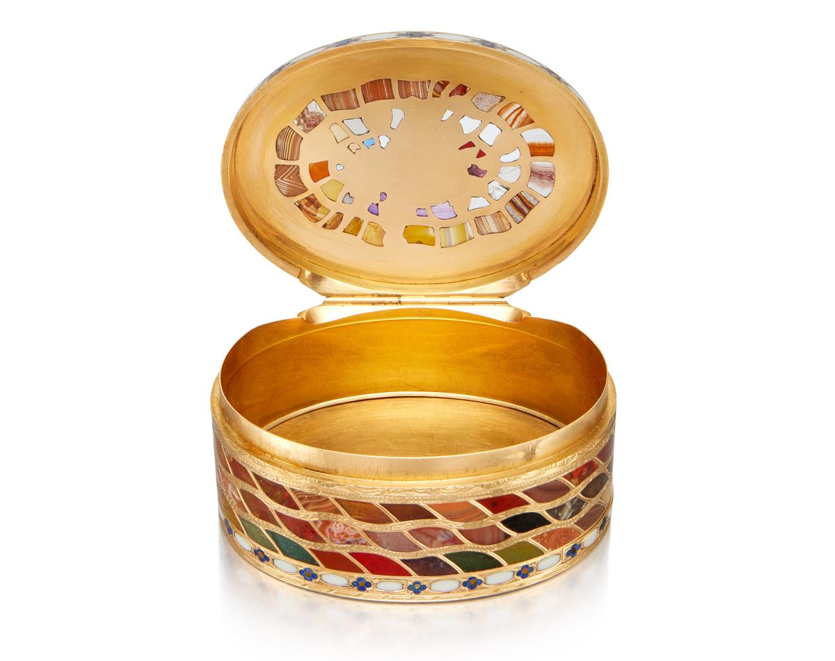Inside the magnificent and rare gold and hardstone ‘Steinkabinett’ Box. When held to light, the luminous effect of the hardstone gives the impression of stained glass. (Sotheby's)
