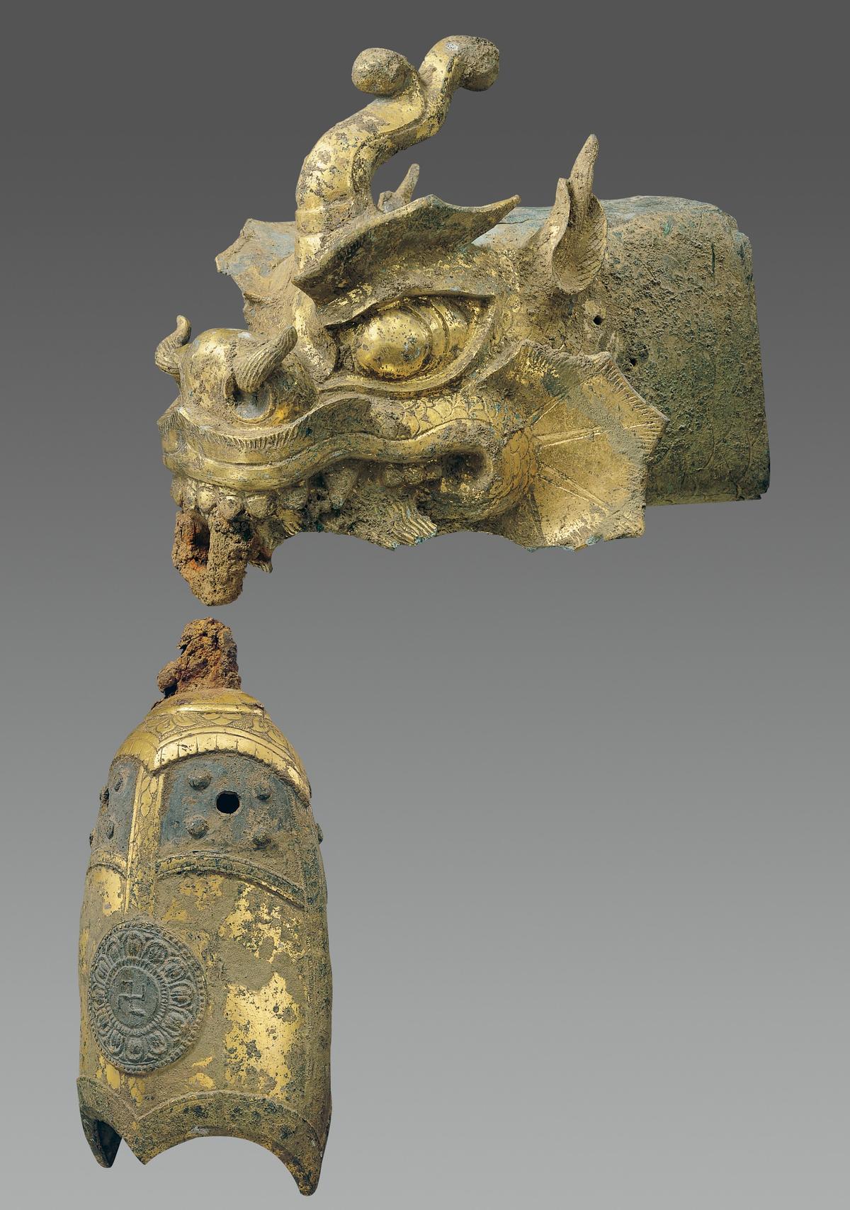 Rafter finial in the shape of a dragon’s head and wind chime, 10th century, from the early Goryeo dynasty in Korea. Metropolitan Museum of Art, New York City. (Public Domain)