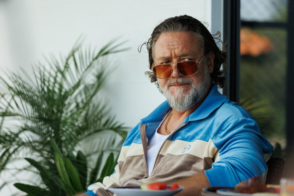 <span style="color: #000000;">Marco Kapak (Russell Crowe), in "The Get Out." (Vertical)</span>