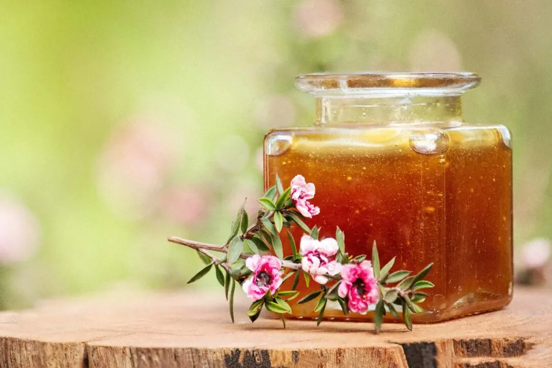 From Dry Eyes to Bleeding Gums: Manuka Honey’s Unexpected Benefits