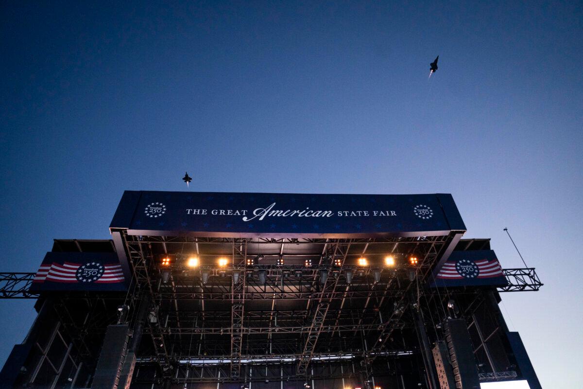 B-2 and F-35s flyovers during the kick-off celebration of the "Great American State Fair" on the National Mall in Washington on June 24, 2026. (Madalina Kilroy/The Epoch Times)