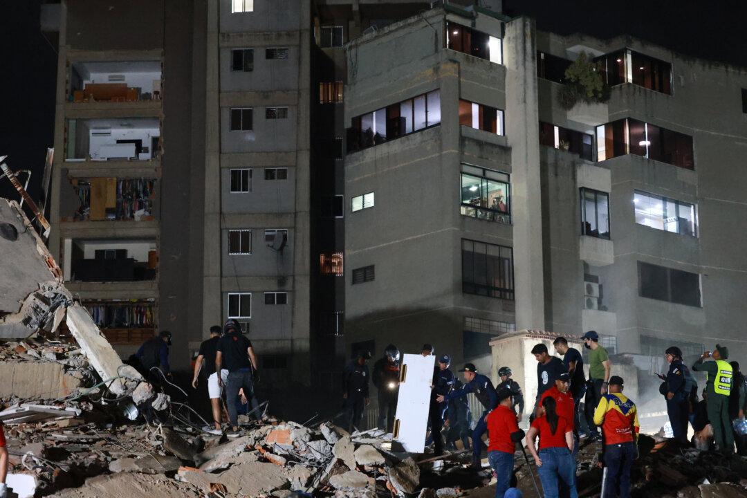 2 Powerful Earthquakes Rock Venezuela, at Least 32 Dead