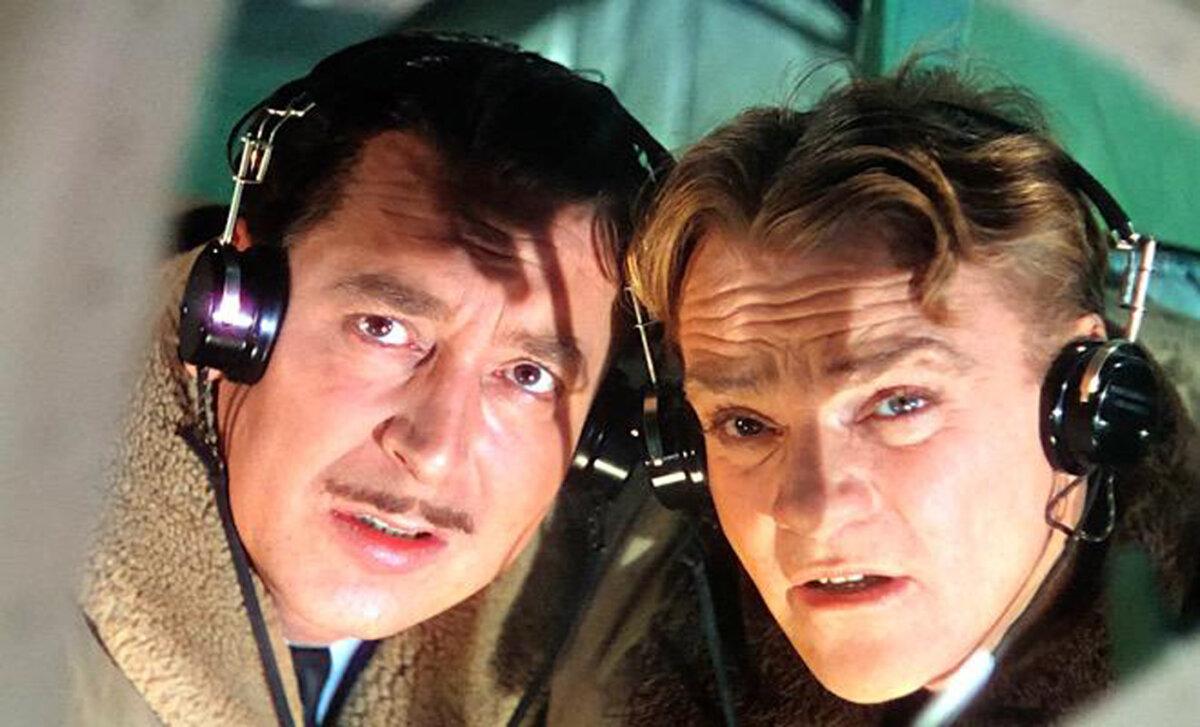 Scrounger Harris (Reginald Gardiner, L) and Brian MacLean (James Cagney), in “Captains of the Clouds.” Warner Bros.