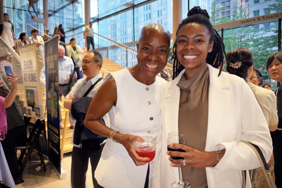 ‘They’re Coming Back’: Theatergoers in Toronto Celebrate Shen Yun’s Arrival After Cancellation at Four Seasons