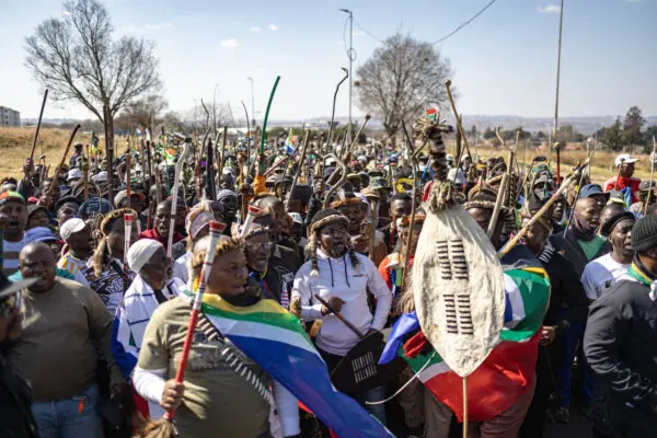 Day in Photos: Soweto Immigration Protest, Heat Wave in Europe, and Battle of Wine