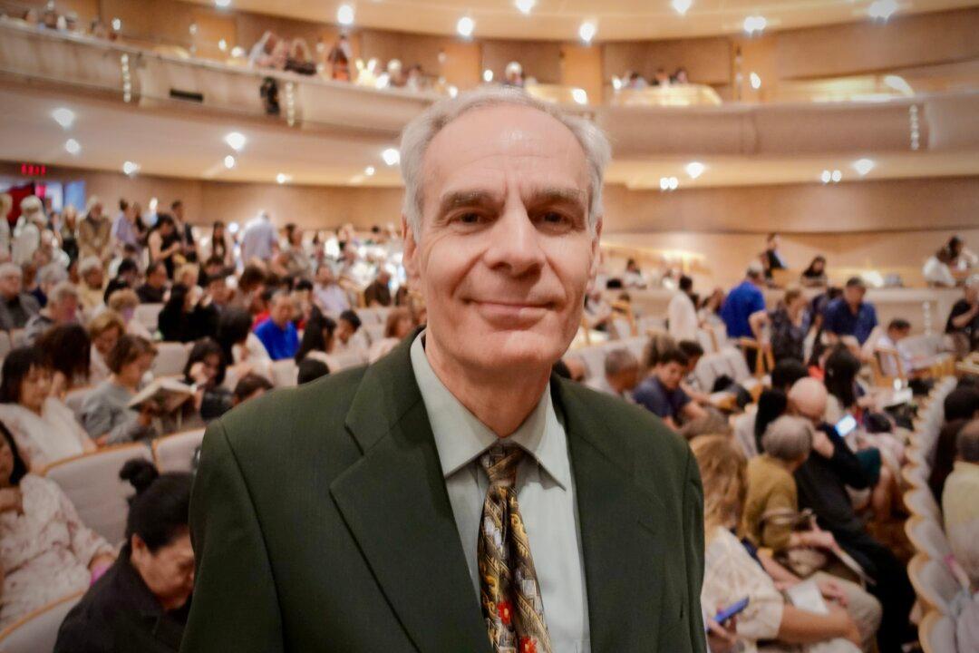 Film Screenwriter Says ‘It’s Hard Not to Gush’ About Shen Yun