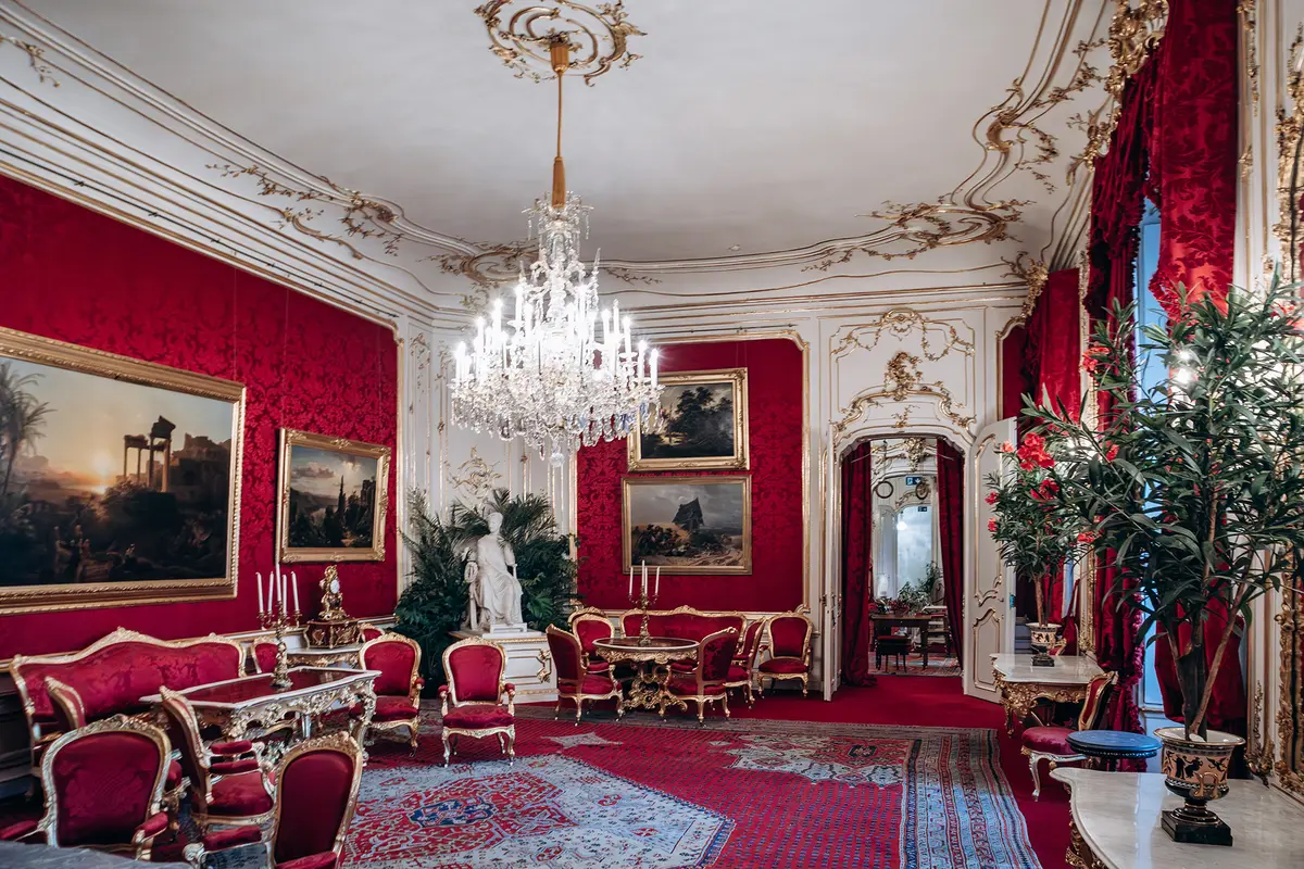The Imperial Apartments preserve many of the private rooms once used by Emperor Franz Joseph and Empress Elisabeth. Ornate ceilings, marble staircases, and gilded decor reflect the wealth of the Habsburg monarchy. (Andrei Antipov/Shutterstock)