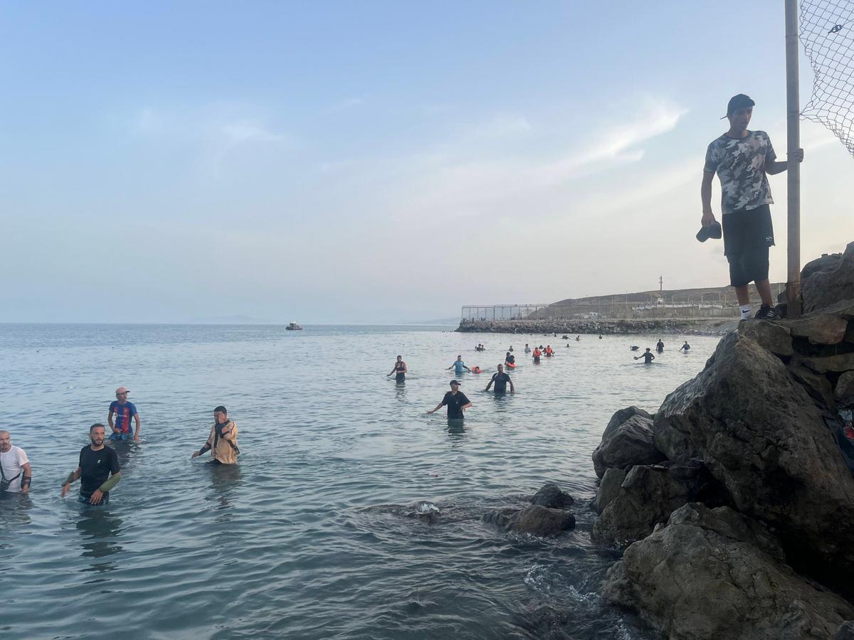 Moroccan migrants swim across the sea border into Ceuta near Avenida Martínez Catena, July 31, 2026 at 8:42 p.m. local time. (Etienne Fauchaire/The Epoch Times)