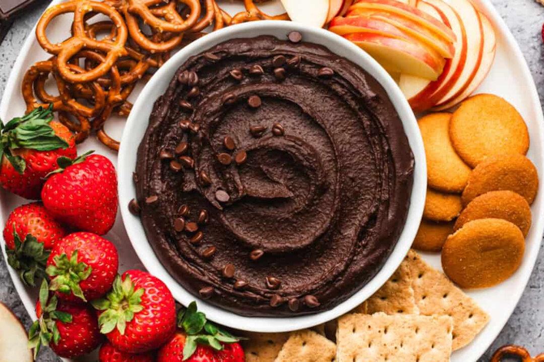 This Chocolate Hummus Tastes Like Brownie Batter (And It’s Actually Healthy)
