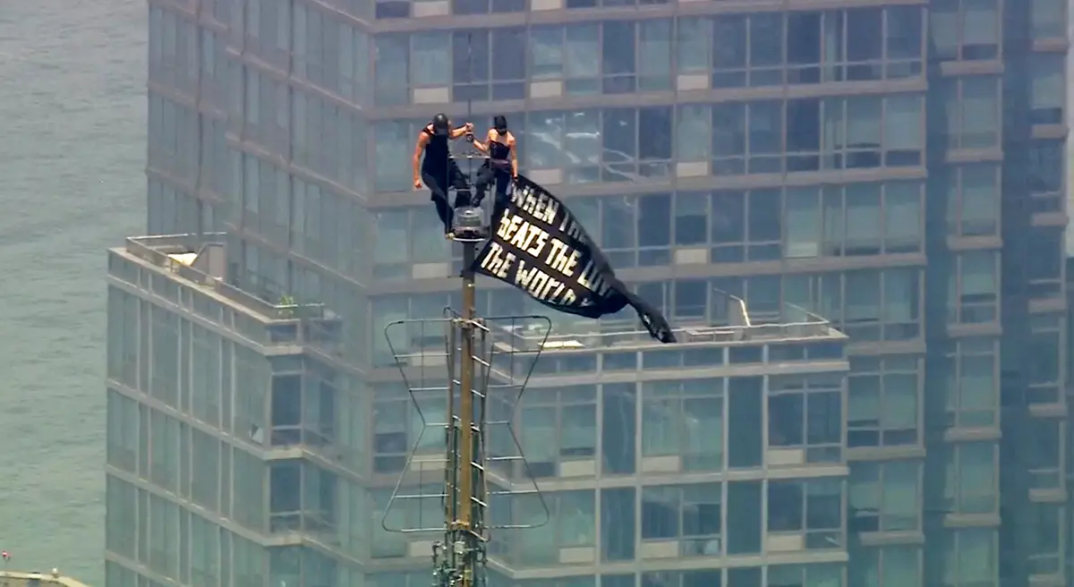 Couple Charged With Felonies for Empire State Building Climb-Turned-Proposal