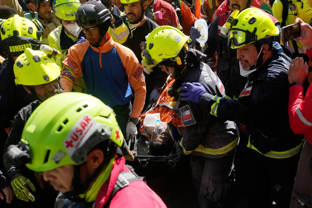 Venezuelan Security Guard Pulled Alive From Building Basement 8 Days After Twin Quakes
