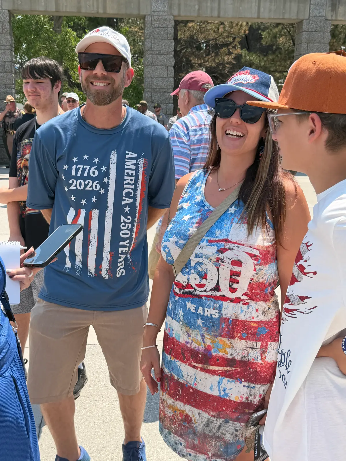 Joel Bradley (L) and Carmen Evans of St. Louis visited Mount Rushmore, S.D., on July 2, 2026. (Janice Hisle/The Epoch Times)