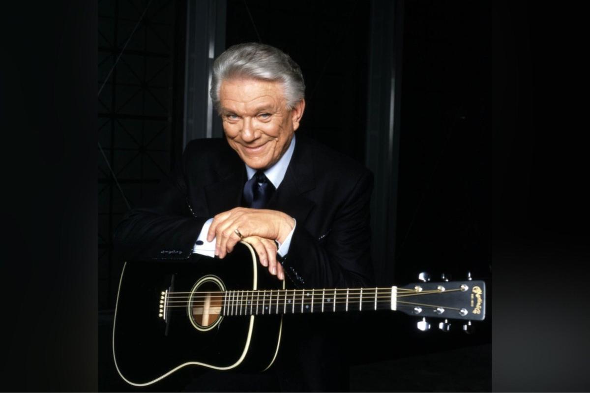 Canadian Country Star Tommy Hunter Dies at 89; Hosted Long-Running TV Variety Show