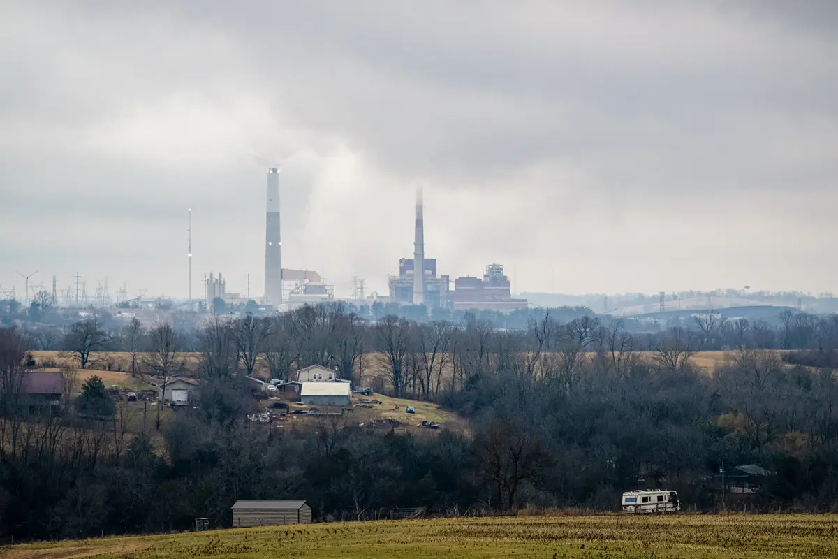 2026年2月15日,位於肯塔基州哈羅茲堡(Harrodsburg)的一家發電站——一座燃煤電廠。美國能源部於6月承諾撥款超過4億美元,用於改造中西部和南部地區的燃煤電廠。(Jon Cherry/Getty Images)