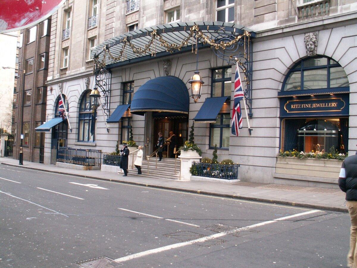 The Ritz Hotel in London holds the mystery of murder in this novel. (<a href="http://creativecommons.org/licenses/by-sa/3.0/">CC BY-SA 3.0</a>)