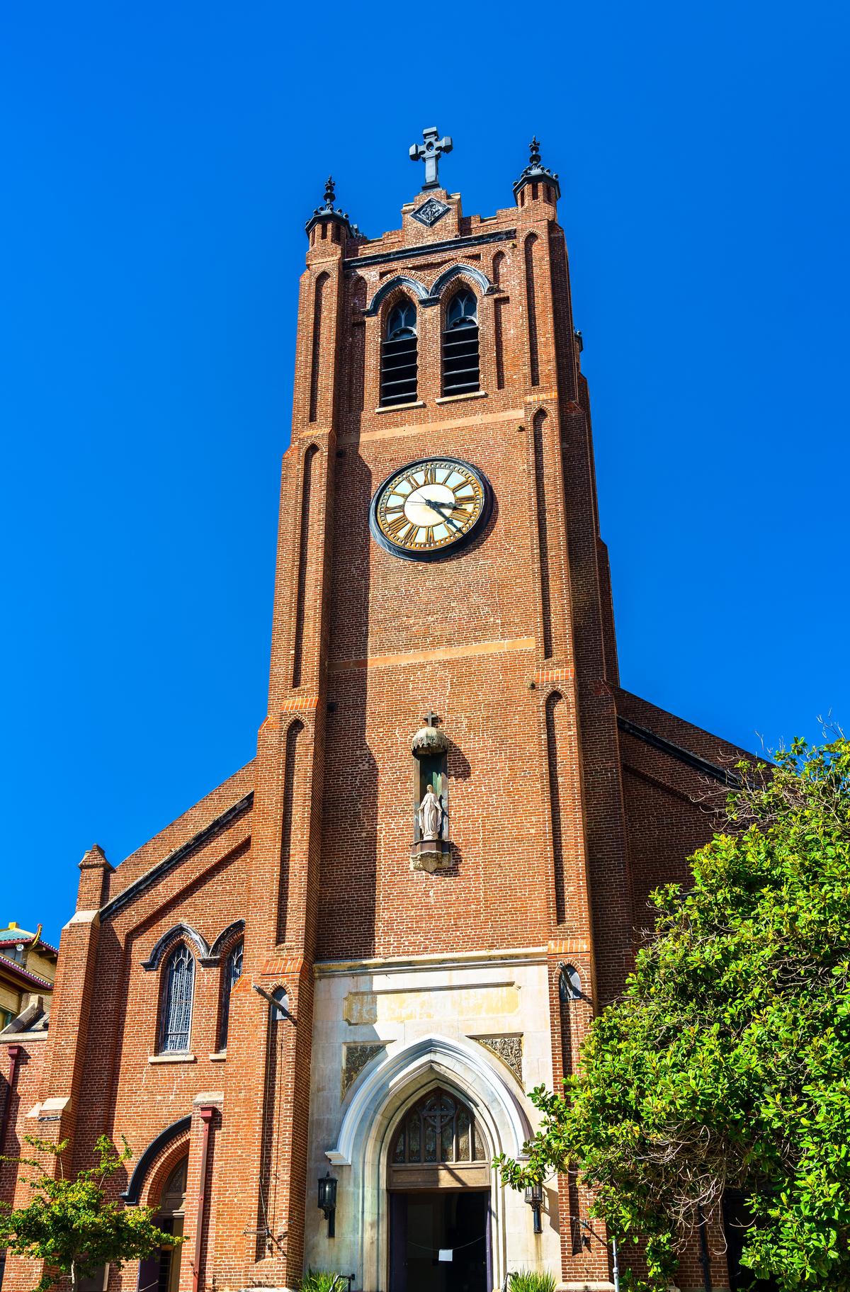 Built in the mid-19th century, it served as one of San Francisco’s earliest Catholic institutions and survived multiple disasters, including the 1906 earthquake. (Leonid Andronov/Shuterstock)