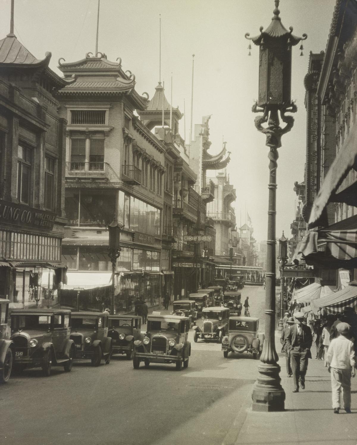 Grant Avenue (originally Dupont Street) in Chinatown, San Francisco, circa 1915–1925. Library of Congress. (Public Domain)