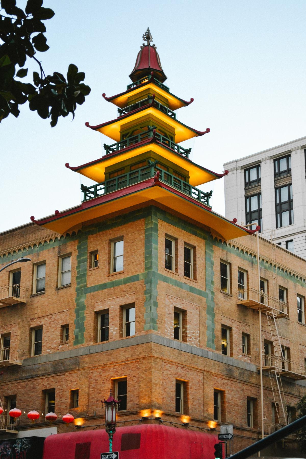 The Sing Fat Co. building blends commercial storefront design with stylized Chinese architectural motifs. Like its neighboring structures, it was part of the post-1906 rebuilding of Chinatown and helped reestablish the district as a cultural and economic hub. (provinceofdesign/Shutterstock)